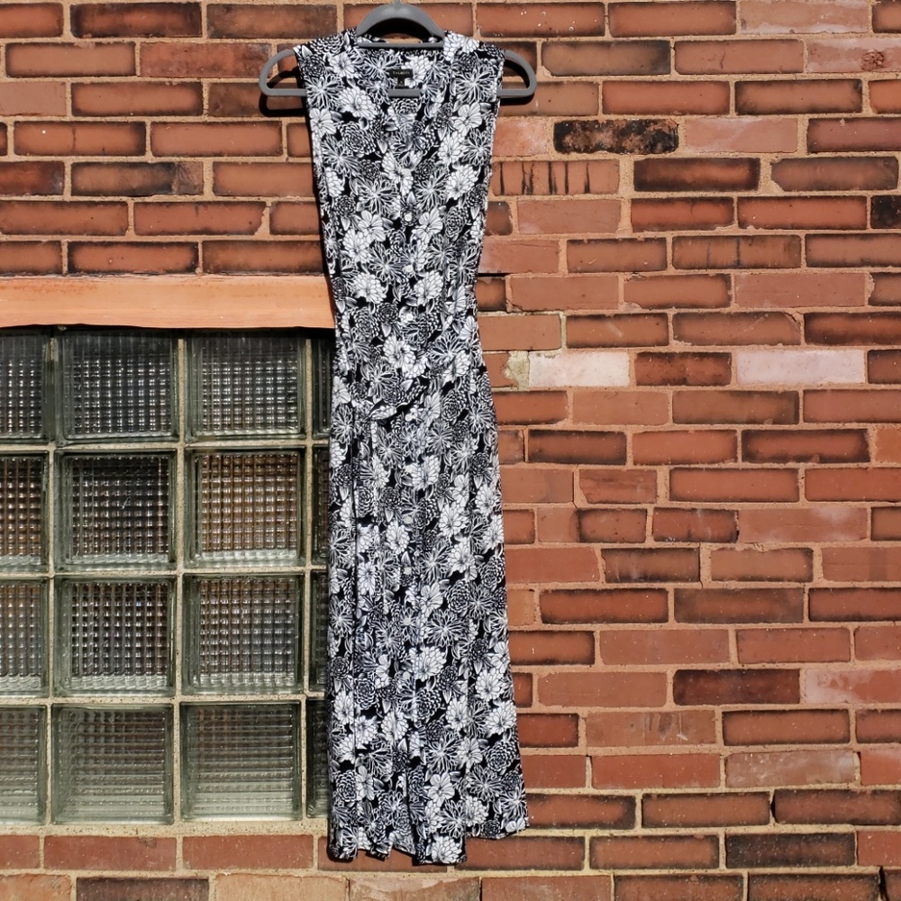 *SALE* Talbots Floral Dress with pockets!